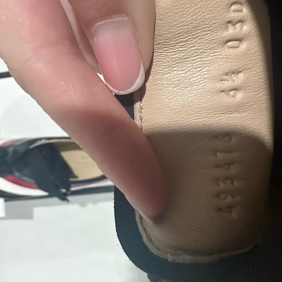 Gucci Patent Leather Sneakers
Gucci size 6.5 fit like a real USA size 9.5 women - Picture 5 of 13